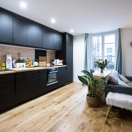 Apartment Superb In The Heart Of The Batignolles *